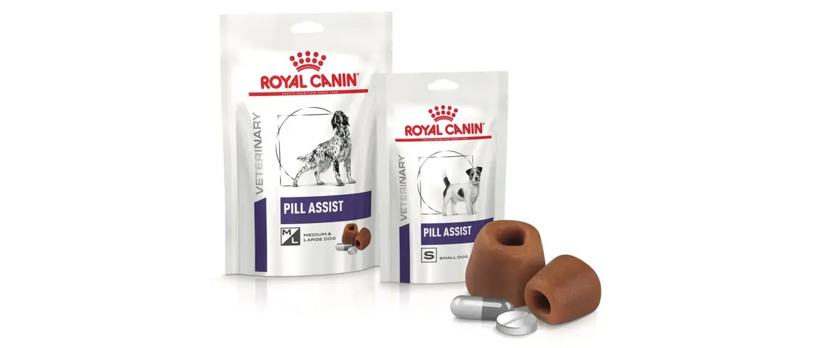 Dos paquetes de Royal Canin Pill Assist, uno para perros medianos/grandes y otro para perros pequeños, con golosinas para ocultar pastillas. ¡Así es como darle una pastilla a un perro!