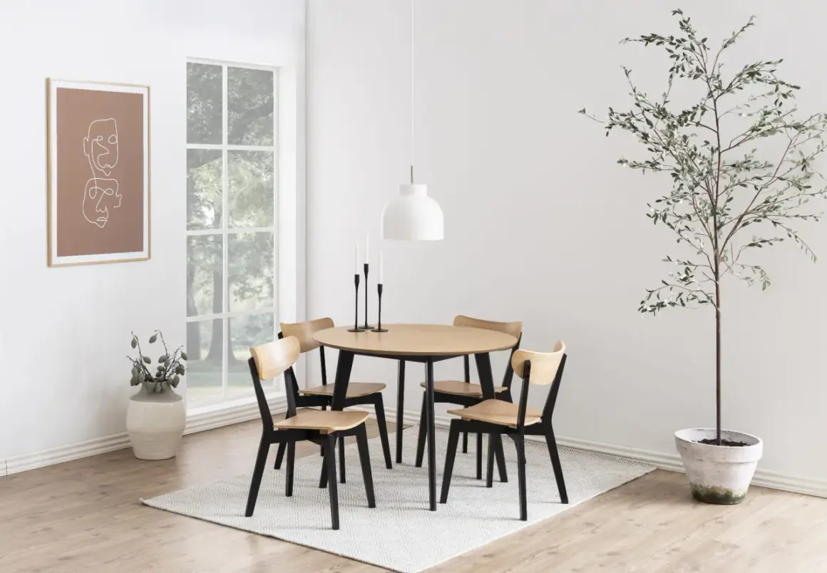 Mały salon: Stół idealny? Sekrety wyboru i aranżacji!