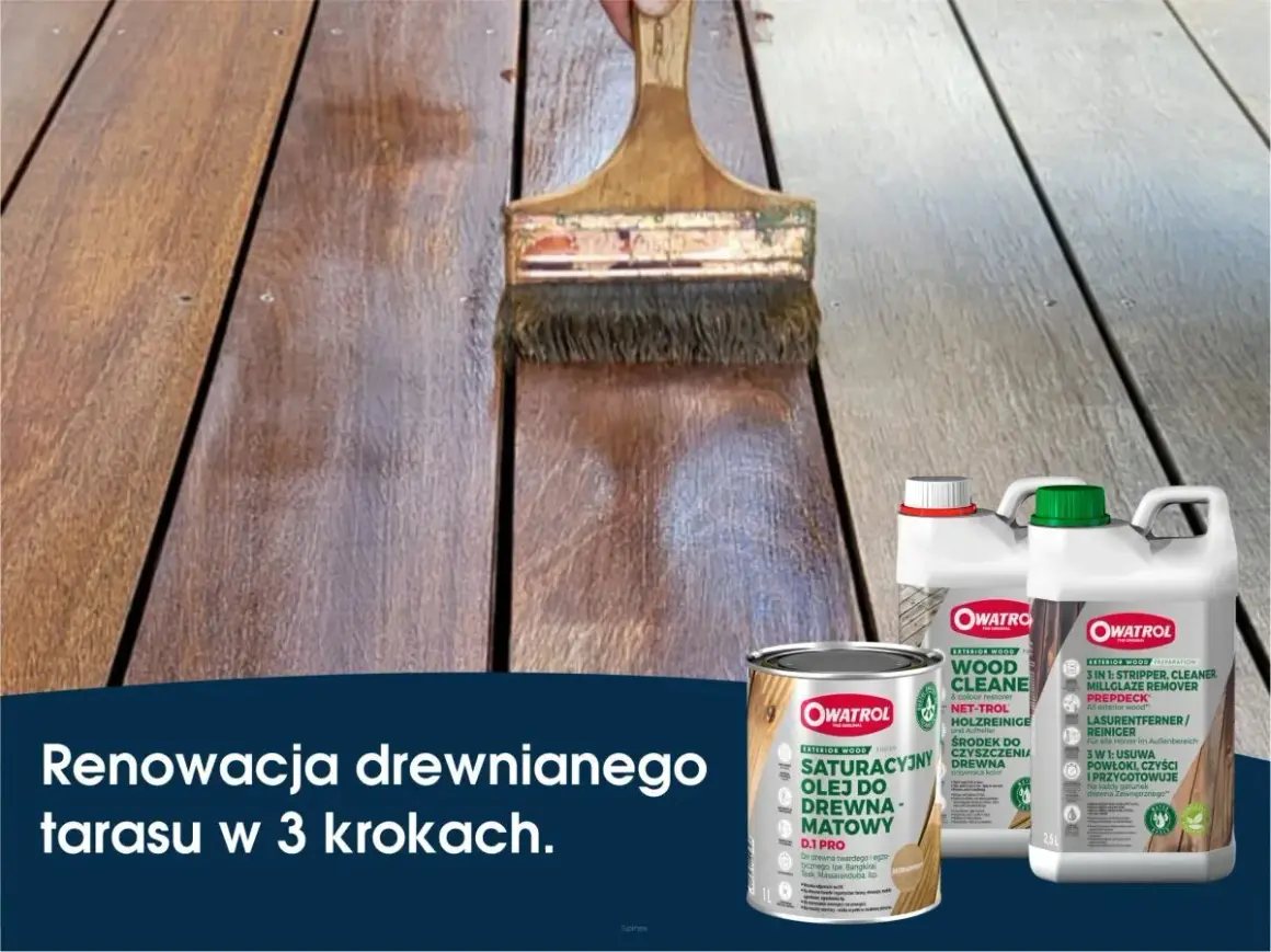 Czyszczenie tarasu drewnianego pędzlem. Obok produkty Owatrol do renowacji drewna.