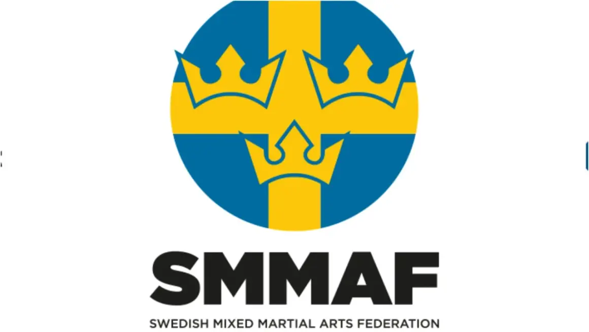 SMMMAF: Svenska Mixed Martial Arts Federation. Logotypen visar Sveriges flagga med tre kronor, symbolen för svensk fcr mma.