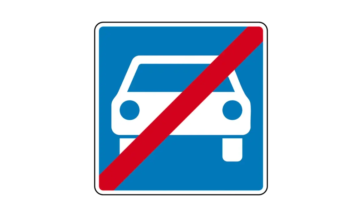 Blaues Schild mit weißem Auto und rotem Querbalken. Ende der Autobahn oder Schnellstraße.