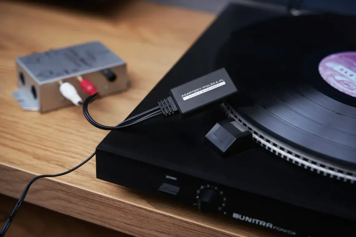 Adapter bluetooth do starej wieży Unitra Fonica. Podłącz go i ciesz się muzyką bezprzewodowo.