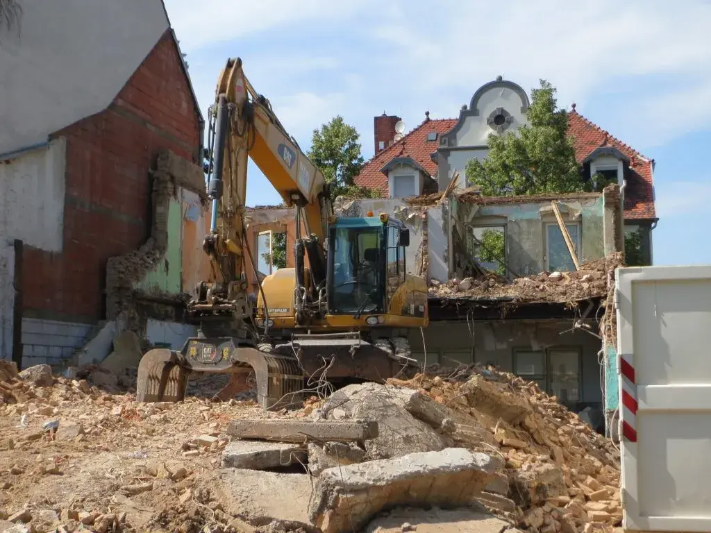 Budynek do rozbiórki – co z lokatorami? Poznaj swoje prawa i obowiązki
