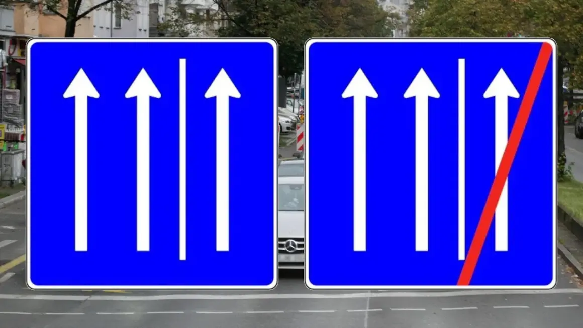Verkehrsschilder zeigen drei Fahrspuren geradeaus. Rechts endet die rechte Spur, die man nicht mehr befahren darf.