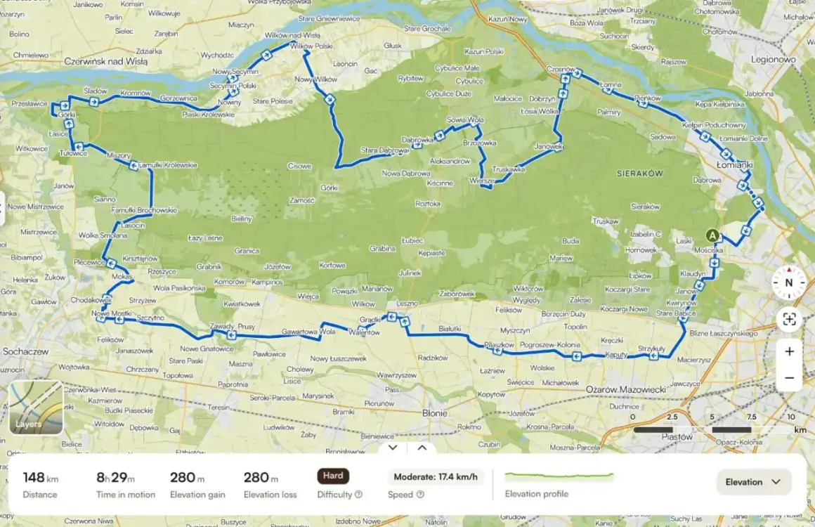 Mapa z zaznaczonymi trasami rowerowymi w okolicach Warszawy, prowadzącymi przez Puszczę Kampinoską i tereny nad Wisłą.