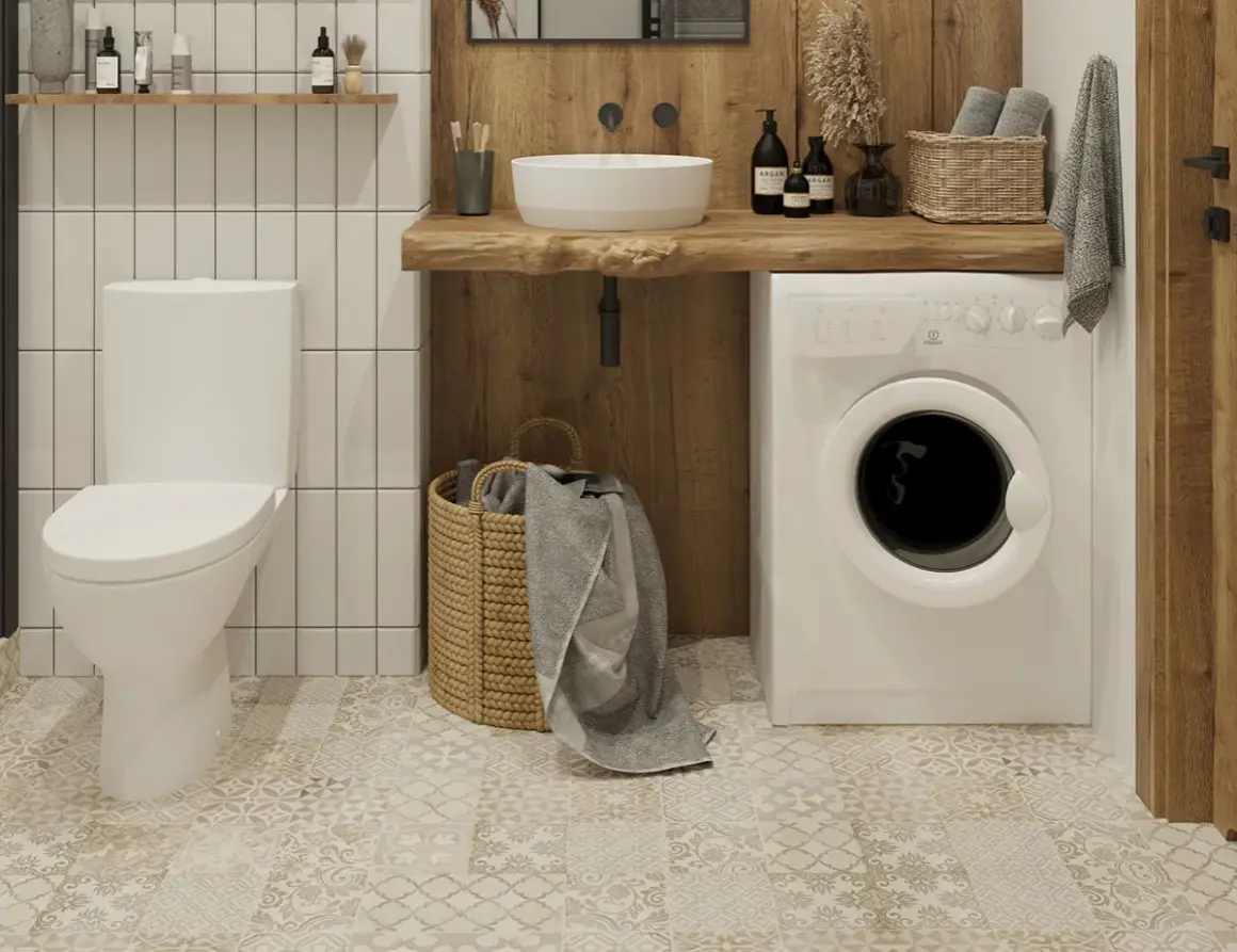 Małe wc bez płytek, z pralką i drewnianym blatem. Uroczy, funkcjonalny kącik.
