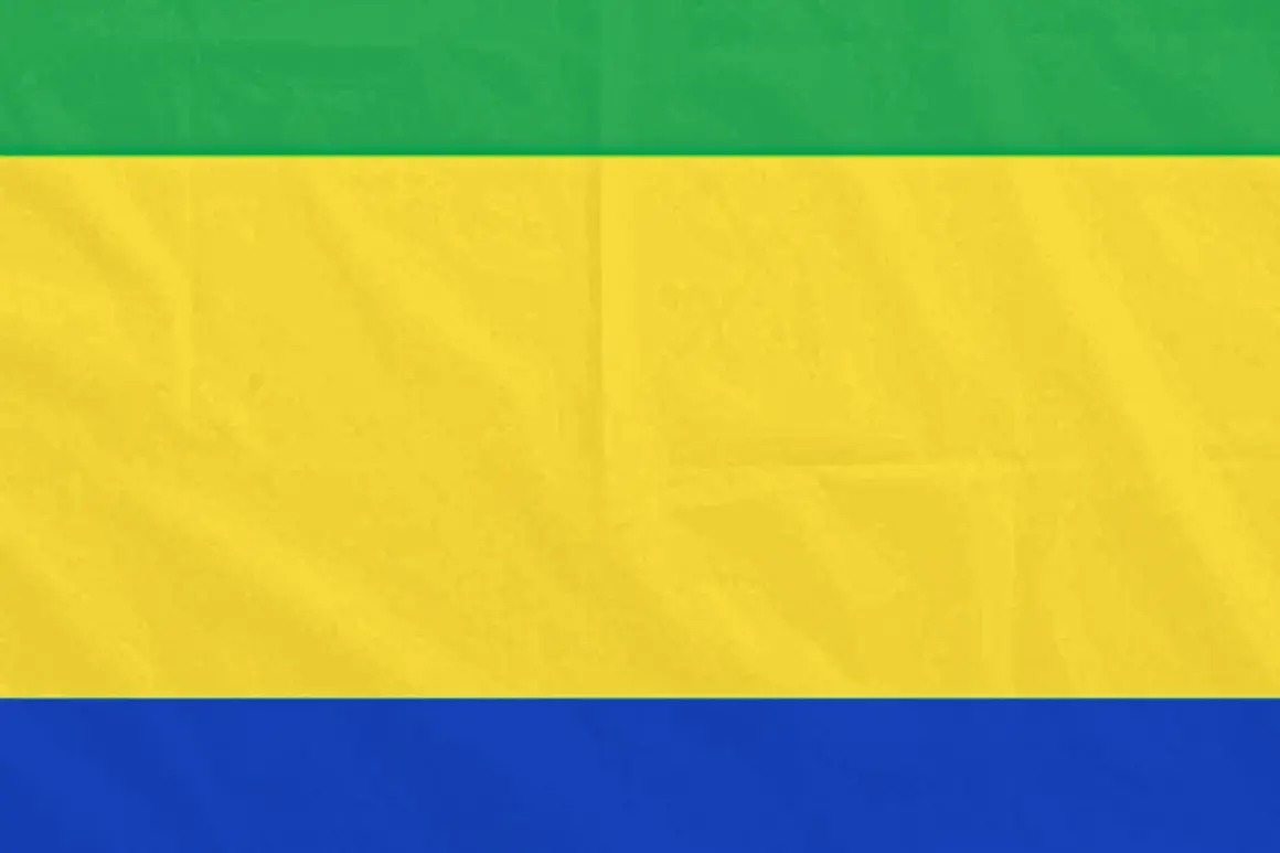 Flaga Gabonu: zielono-żółto-niebieska, symbolizująca lasy, słońce i wybrzeże.