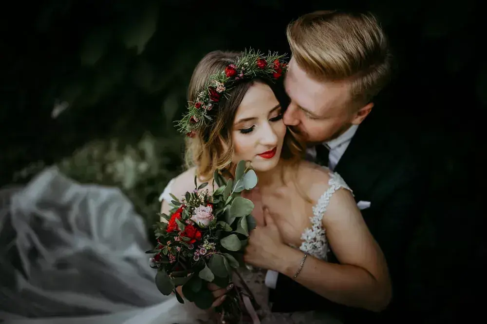 Ile kosztuje fotograf i kamerzysta na wesele? Ceny, które zaskakują