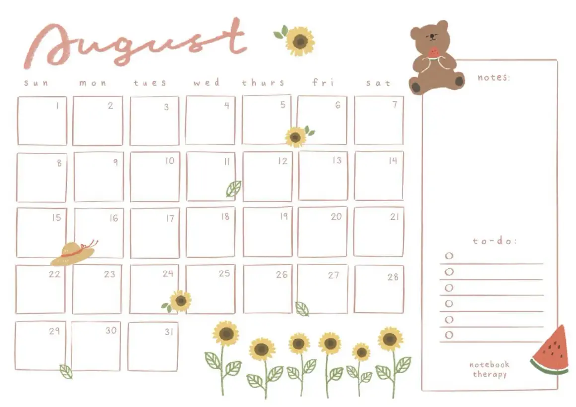 Calendario de agosto con girasoles, un sombrero de paja y un oso comiendo sandía.