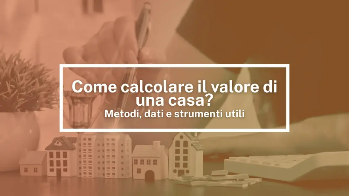 Modelli di case, calcolatrice e mano che scrive: scopri come calcolare il valore di una casa con metodi e dati utili.