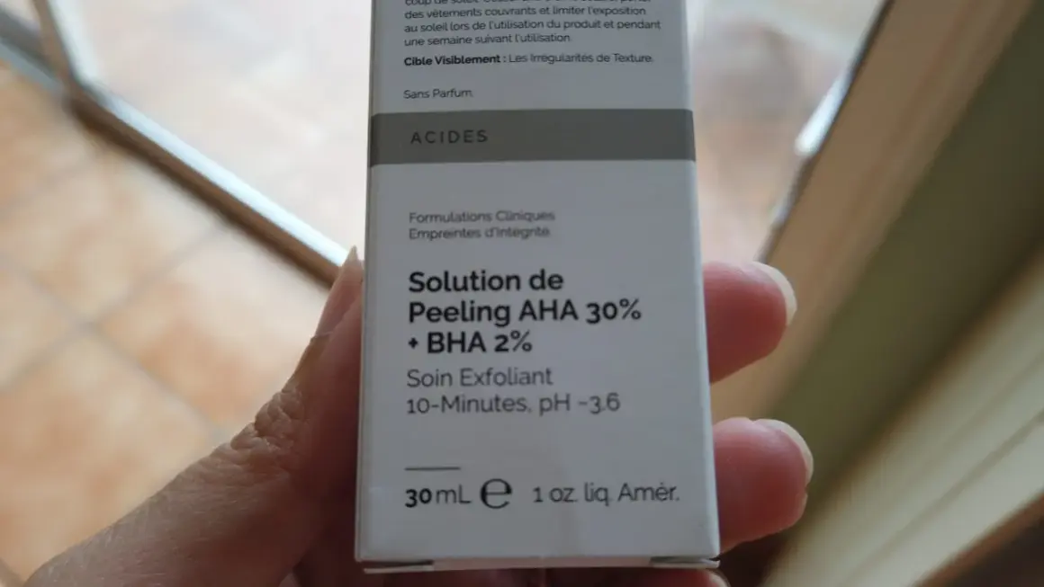 Soluzione peeling con acido tartarico (AHA 30% + BHA 2%) per esfoliare e migliorare la texture della pelle.