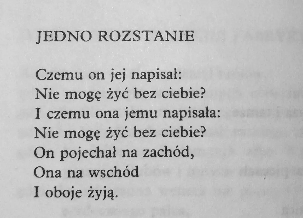 Smutne wiersze o rozstaniu. On napisał "Nie mogę żyć bez ciebie?", ona odpowiedziała to samo. On pojechał na zachód, ona na wschód, a oboje żyją.