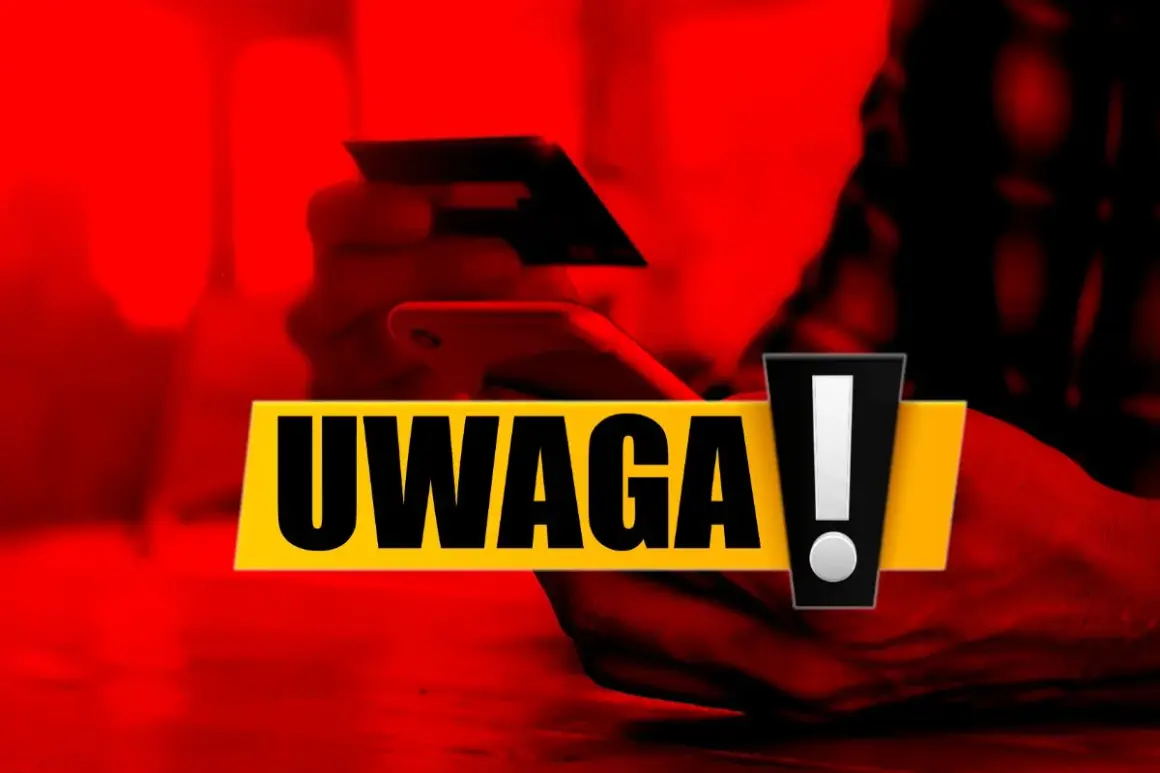 Dłoń trzyma kartę i telefon. Napis "UWAGA!" sugeruje, że warto dowiedzieć się, jak zmienić PIN do karty.