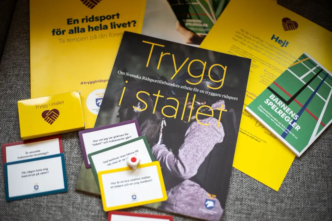 Material om trygghet i stallet, inklusive "Barnens spelregler" och kort med frågor om relationer och gränser, som en del av arbetet med anden i glaset regler.