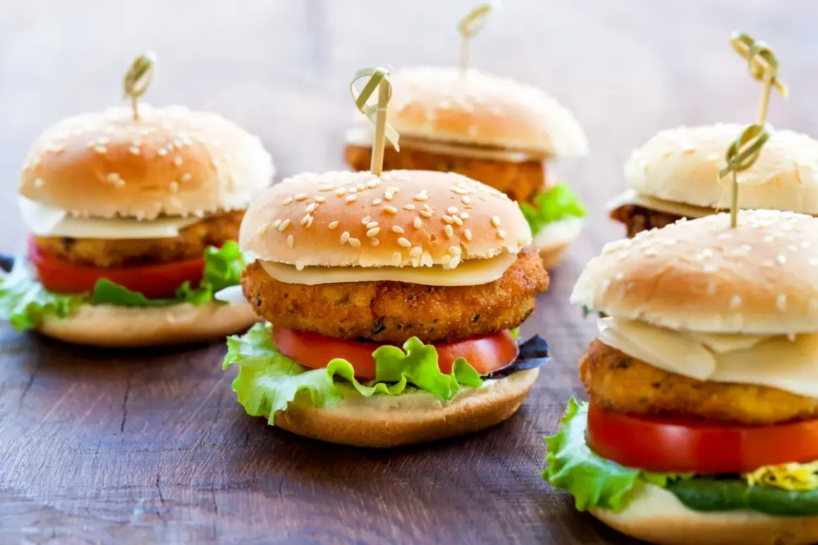 Mini burgery: Gdzie kupić idealne bułeczki i gotowe zestawy?