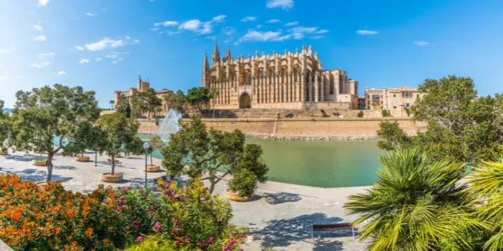 Palma de Mallorca: Co zwiedzić? Odkryj sekrety stolicy Majorki