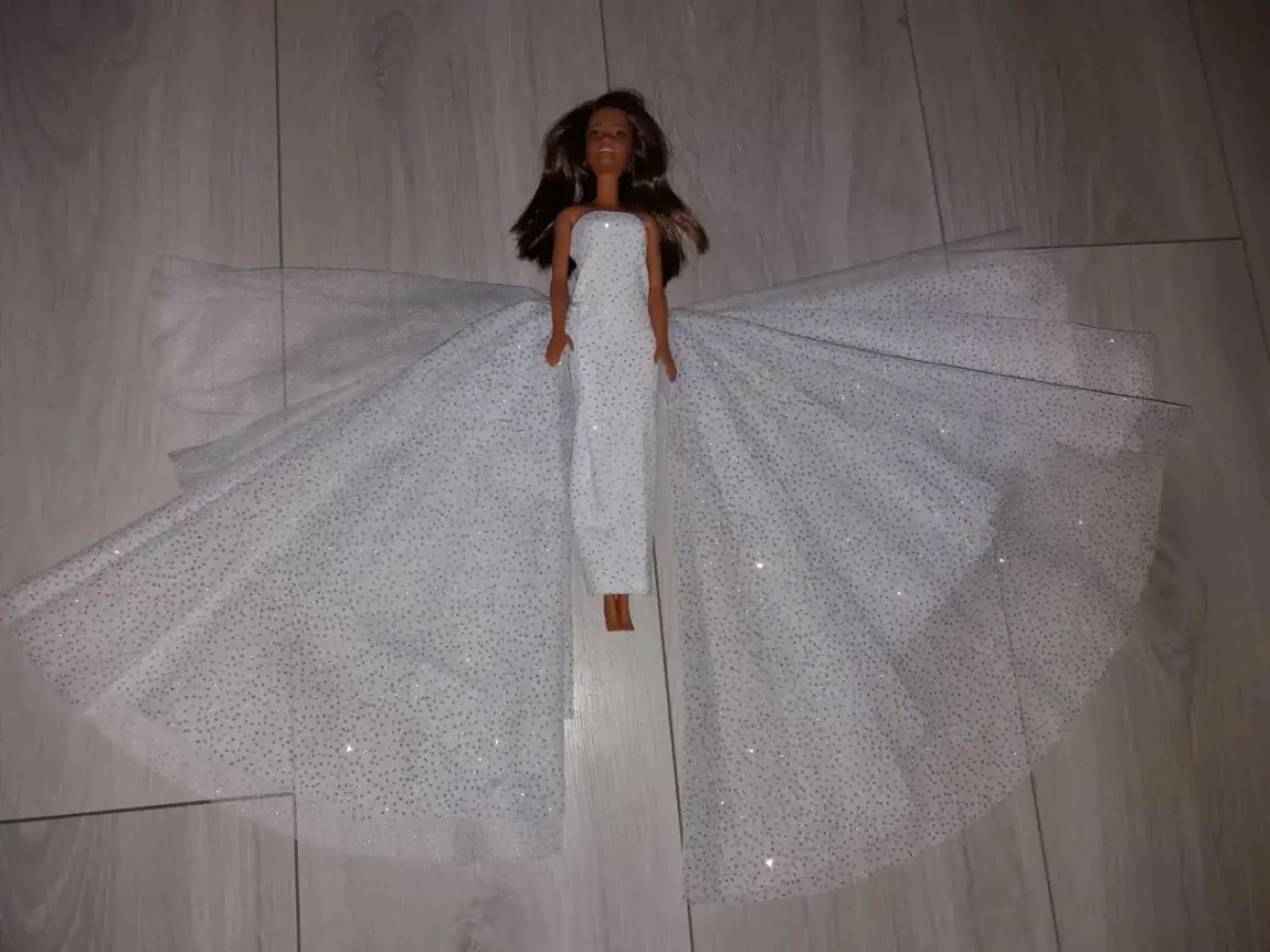 Uszyj suknię ślubną dla Barbie: Od pomysłu do kreacji!