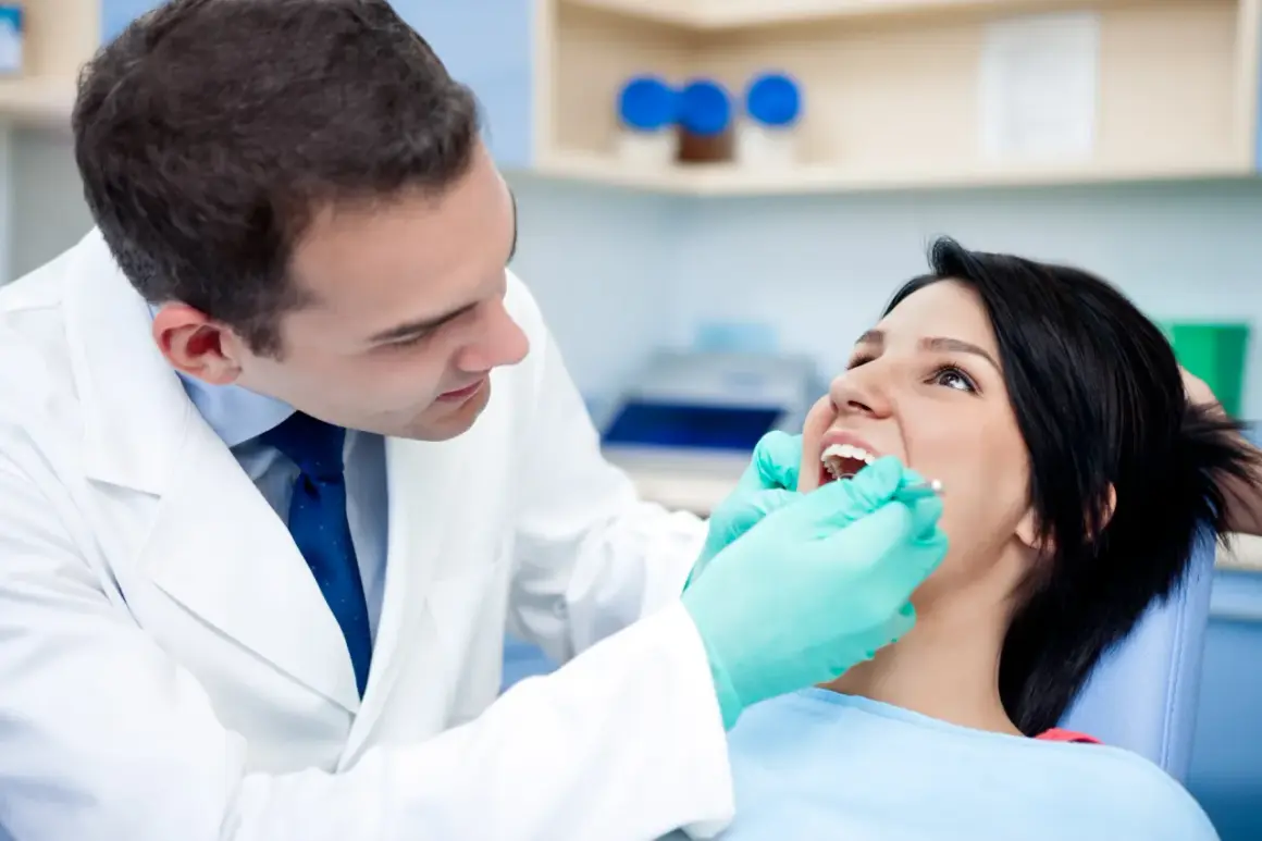 Dentysta to lekarz? Poznaj prawdę o jego statusie!