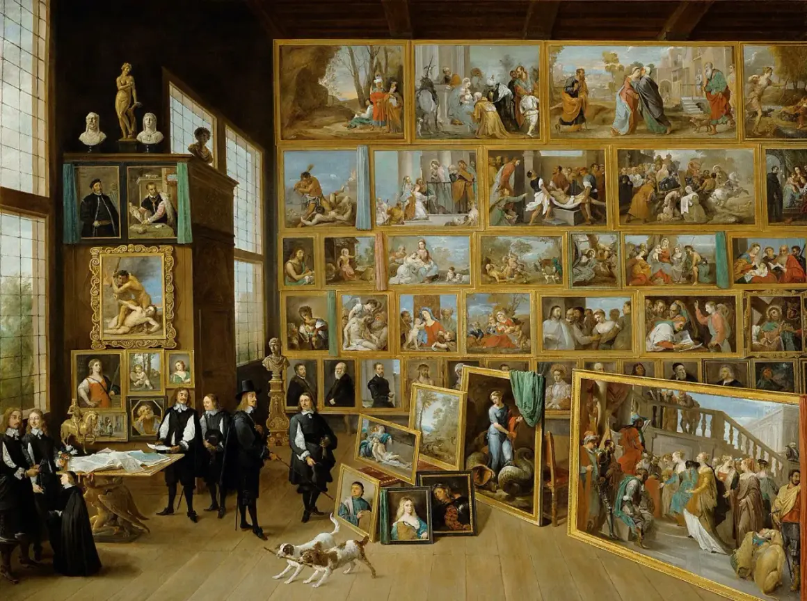 Colección de cuadros de la edad moderna, con retratos y escenas religiosas, en una galería de arte con visitantes y perros.