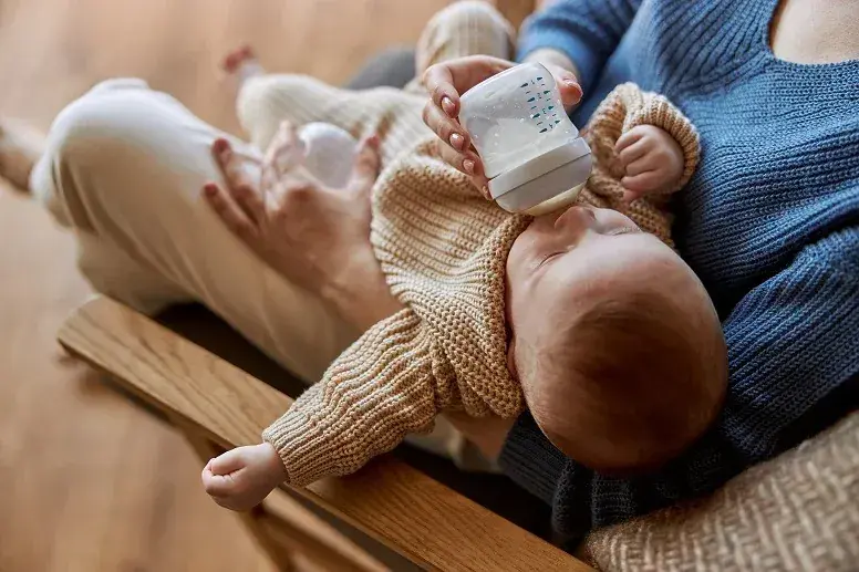 Czy karmienie mieszane szkodzi dziecku? Odkryj prawdę i zalecenia