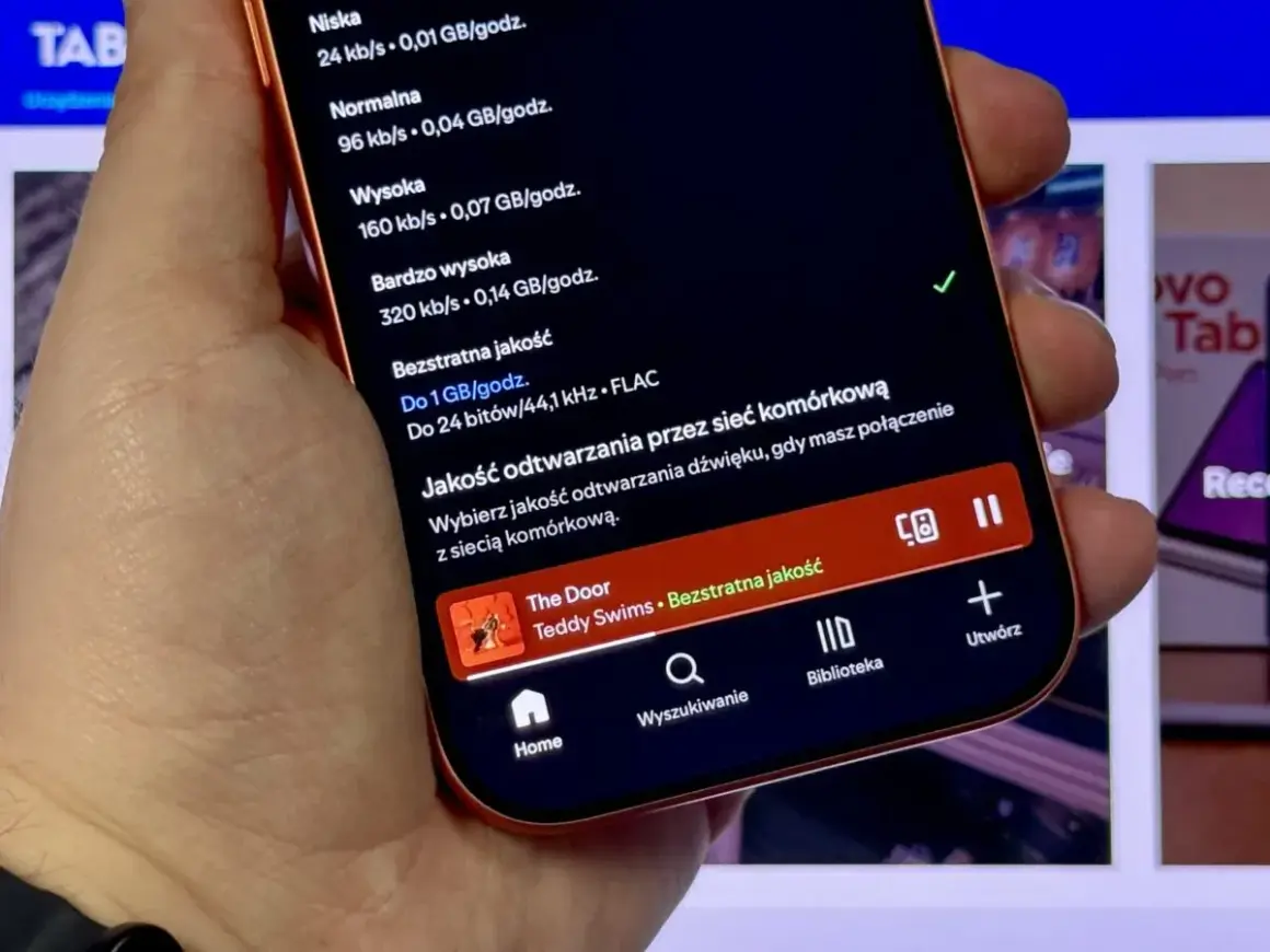 Porównanie jakości dźwięku: MQA vs FLAC. Telefon pokazuje ustawienia jakości odtwarzania muzyki, gdzie bezstratna jakość to FLAC.