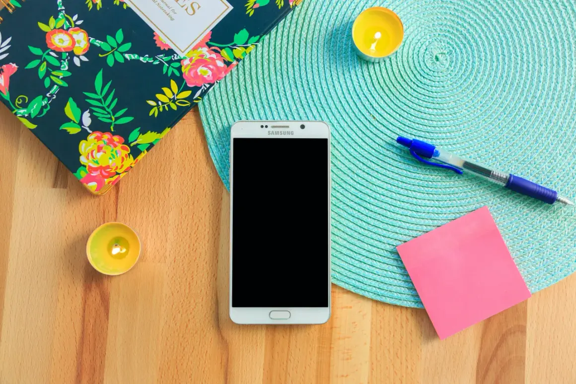 Nowy telefon na święta? Żaden problem. Możesz zamówić go przez Internet!