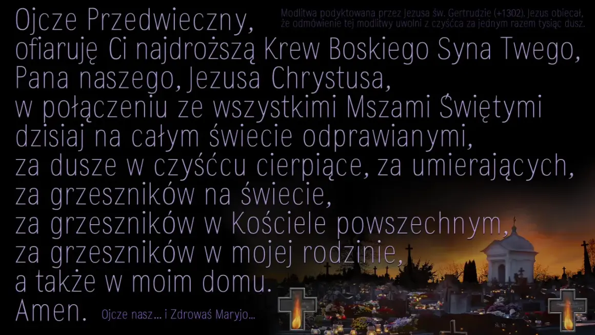 Cmentarz o zmierzchu z krzyżami, zniczami i mauzoleum.