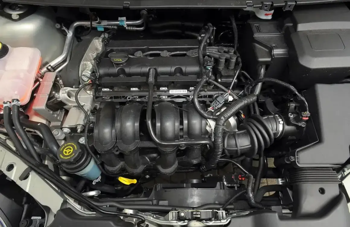 Silnik Ford Focus MK2 1.6 benzyna. Czysty i zadbany, gotowy do jazdy.