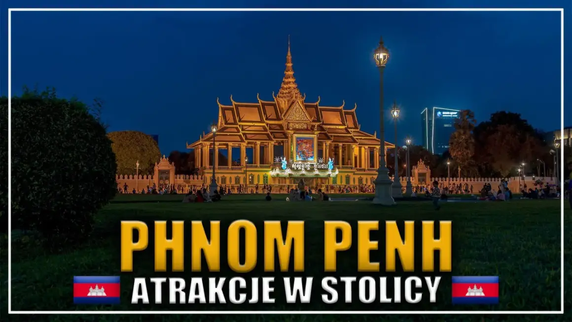 Wieczorem w Phnom Penh, stolicy Kambodży, widać oświetlony Pałac Królewski.