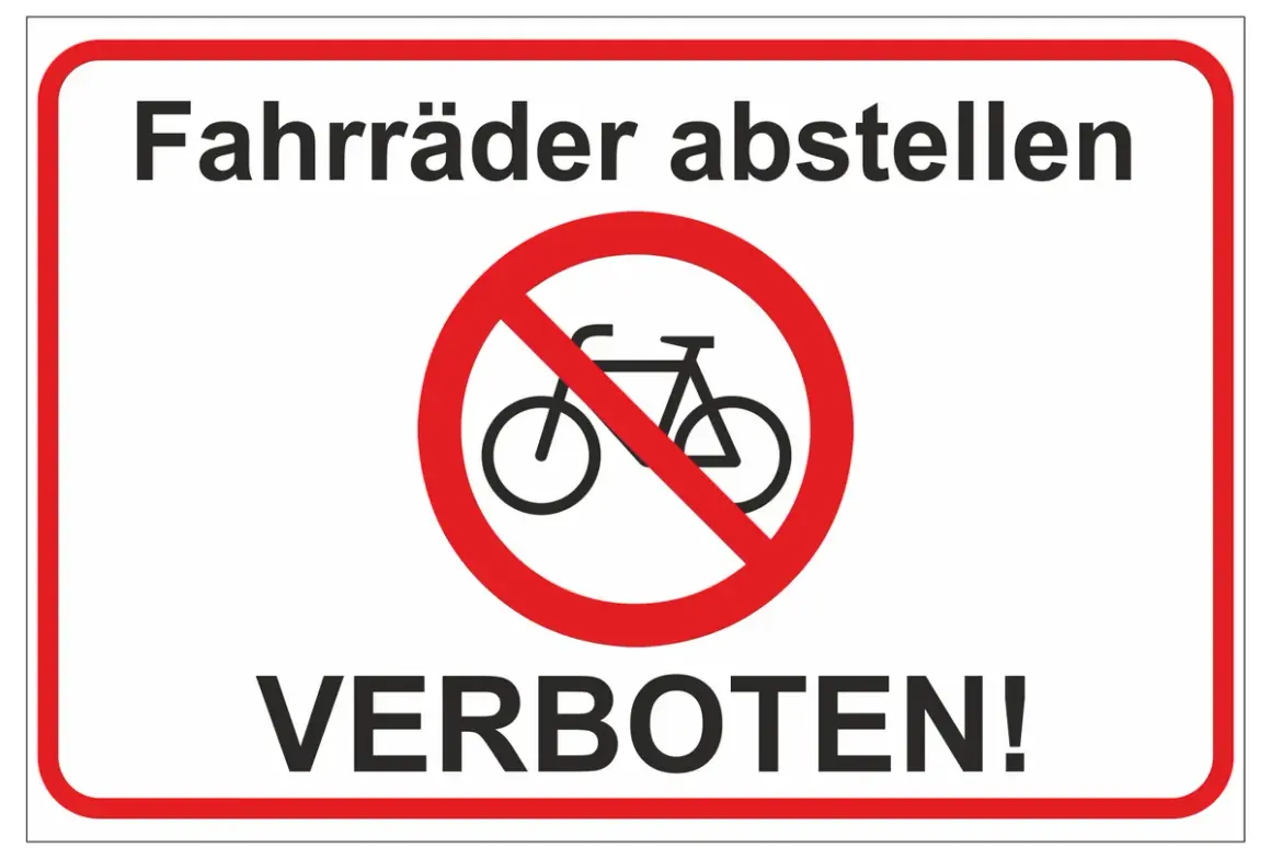 Schild: Fahrräder abstellen verboten! Ein durchgestrichenes Fahrradsymbol zeigt an, dass hier kein Platz zum Abstellen von Fahrrädern ist.