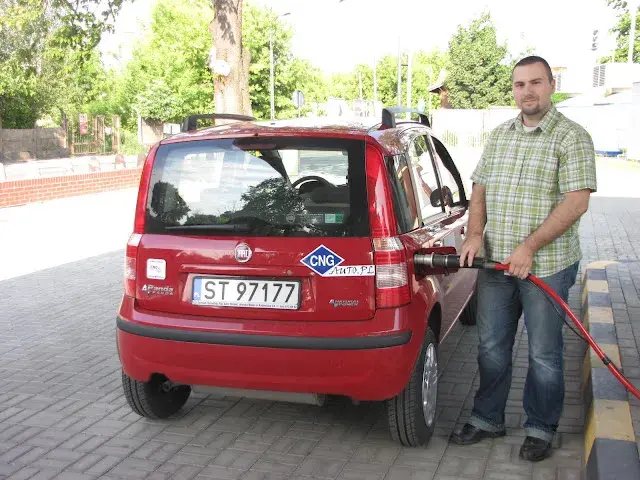 CNG - co to jest i dlaczego warto go używać w pojazdach?
