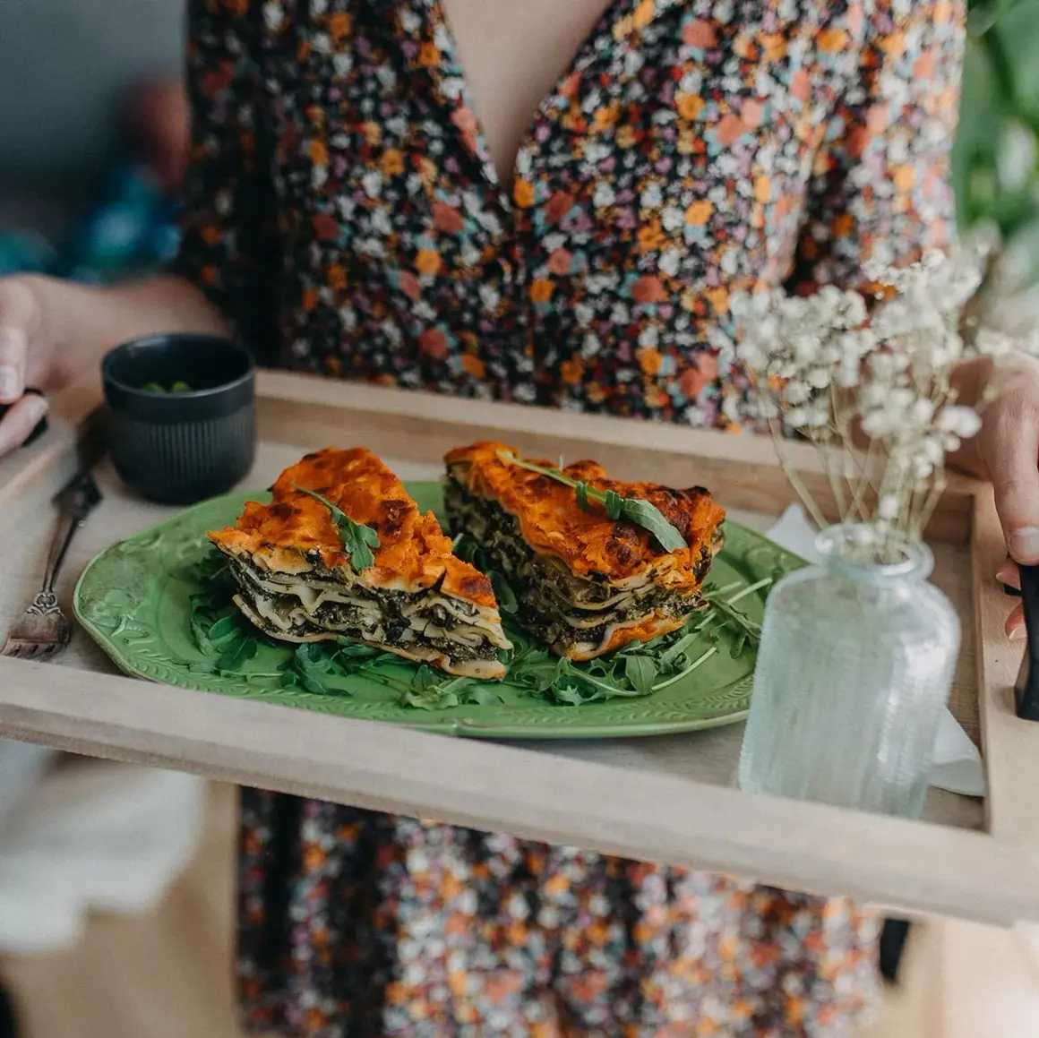 Jak podgrzewać catering dietetyczny, by nie stracić smaku i wartości odżywczych