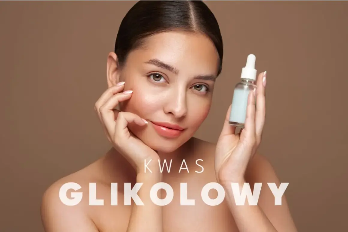 Kwas glikolowy na co? Młoda kobieta z serum w dłoni, sugerującym pielęgnację skóry.