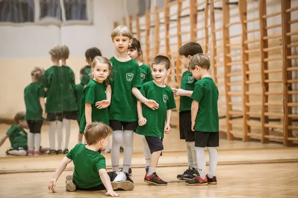 Zajęcia sportowe dla dzieci: Jak wybrać idealne i zaoszczędzić?