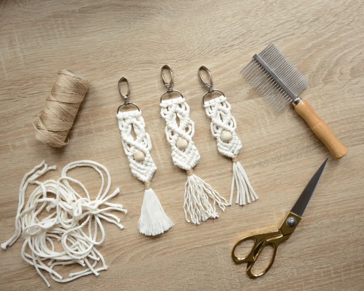 Jak zrobić zawieszkę do smoczka makrama - proste instrukcje DIY