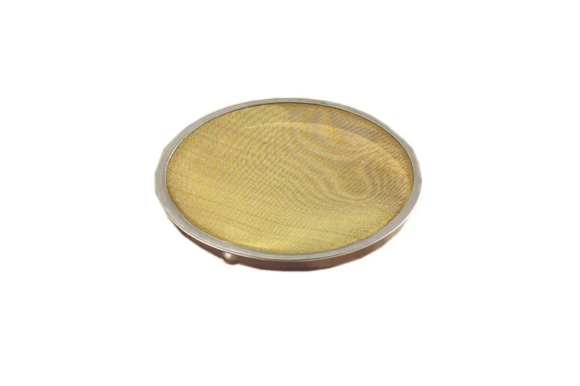 Filtre métallique rond, idéal pour savoir comment filtrer de la peinture.