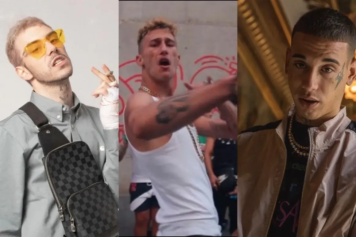 Tre rapper spagnoli famosi: uno con occhiali gialli, uno con canotta bianca e catena, e uno con giacca rosa e tatuaggi sul viso.