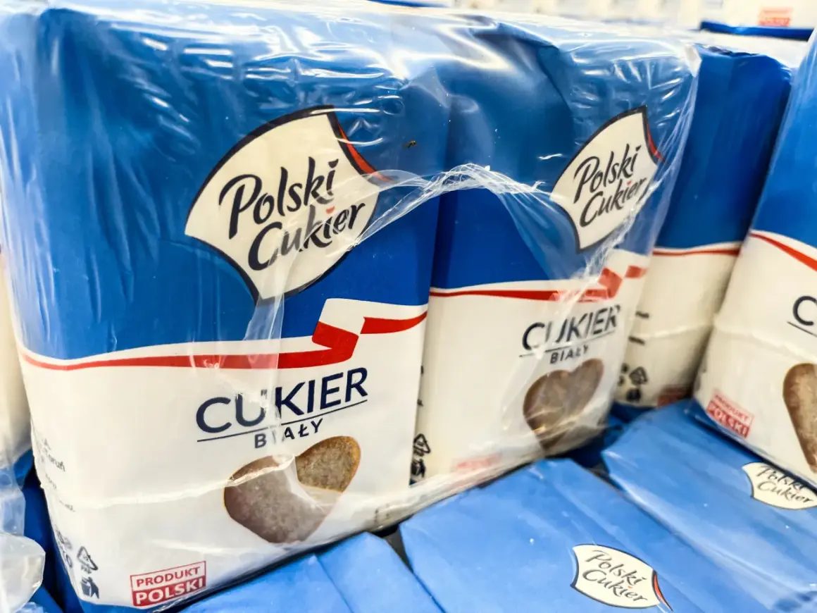 Paczki cukru białego z napisem "Polski Cukier" i "Produkt Polski". To jest nasz polski cukier.