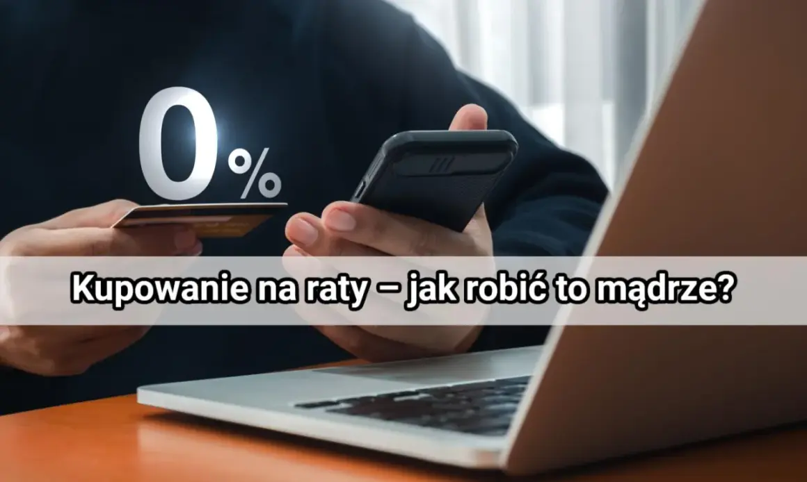 Raty 0% to świetna okazja! Ktoś trzyma kartę i telefon, planując mądre zakupy na raty.