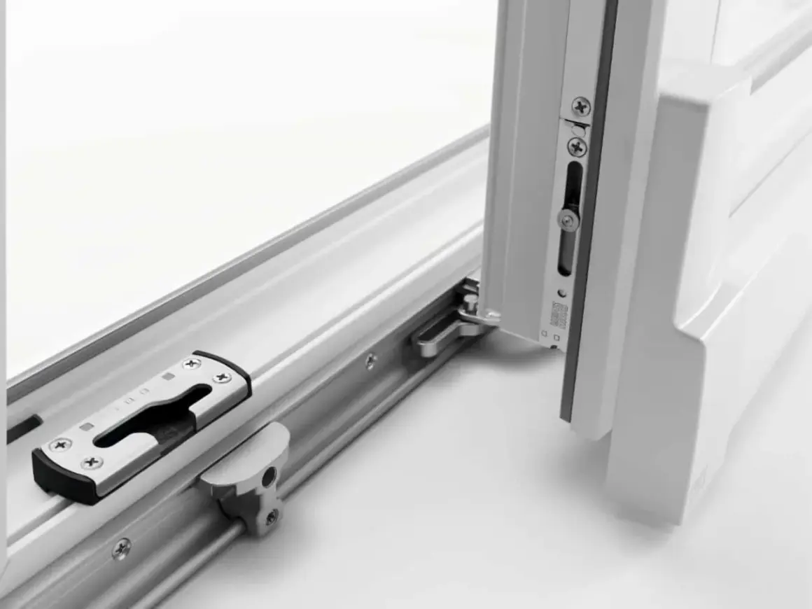 Mechanizm okna PSK z widocznym ryglami i prowadnicą.
