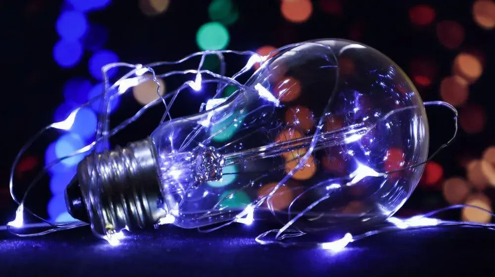 Żarówka ile prądu pobiera? Sprawdź, ile naprawdę zużywasz energii
