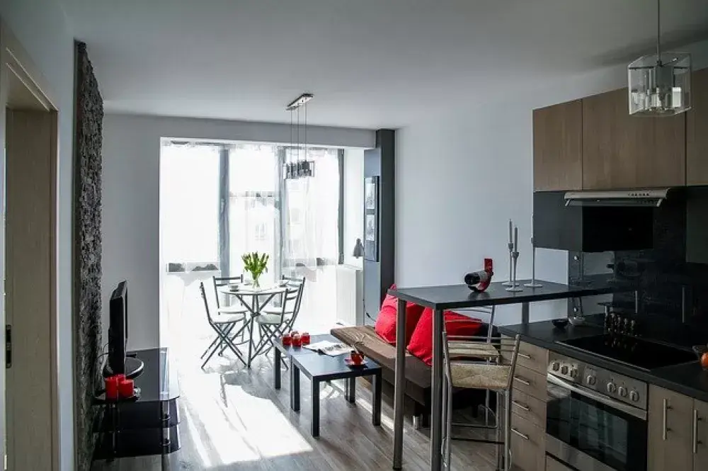 Ile kosztuje remont pokoju 10m2? Poznaj ukryte wydatki i oszczędności.