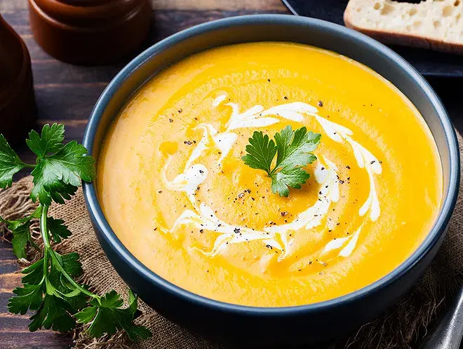 Soupe carotte pomme de terre : la recette veloutée et ses astuces