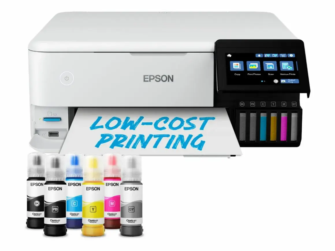 Epson ET-2550 test: En vit skrivare med färgpatroner och texten "LOW-COST PRINTING" utskriven.