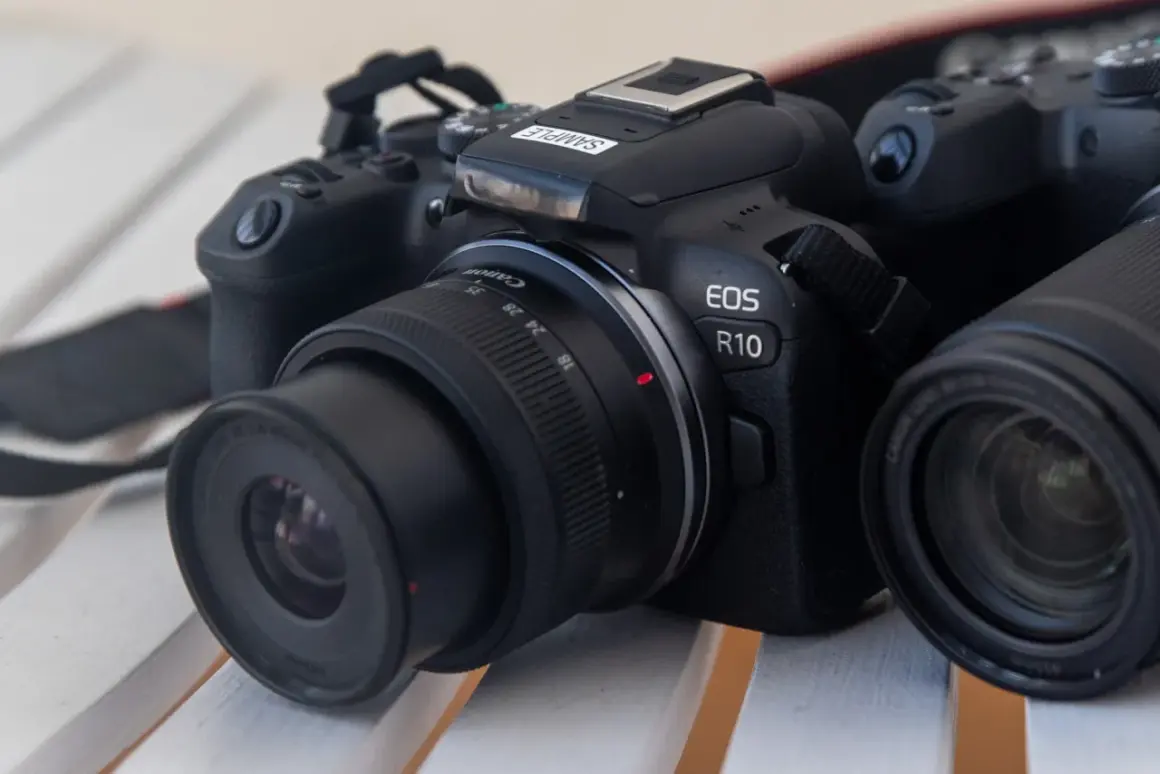 Canon R10 cameras with lenses, ready for any adventure. This model boasts impressive weather sealing for reliable shooting in diverse conditions.