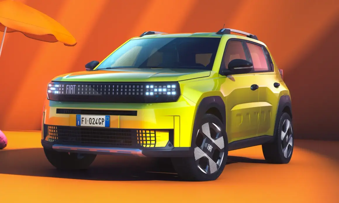 Jaskrawożółty fiat elektryczny z nowoczesnym designem, gotowy na letnią przygodę pod pomarańczowym parasolem.