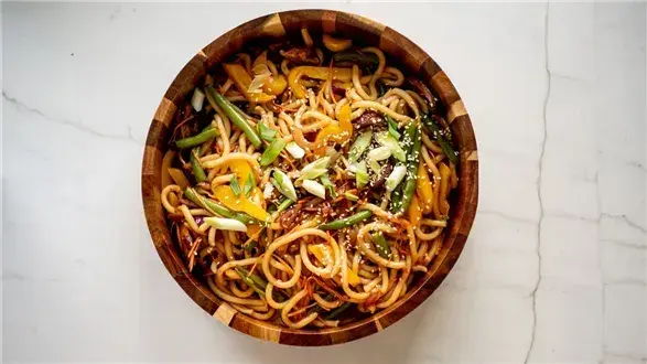 Spaghetti bez mięsa z warzywami: 7 przepisów na szybki i sycący obiad