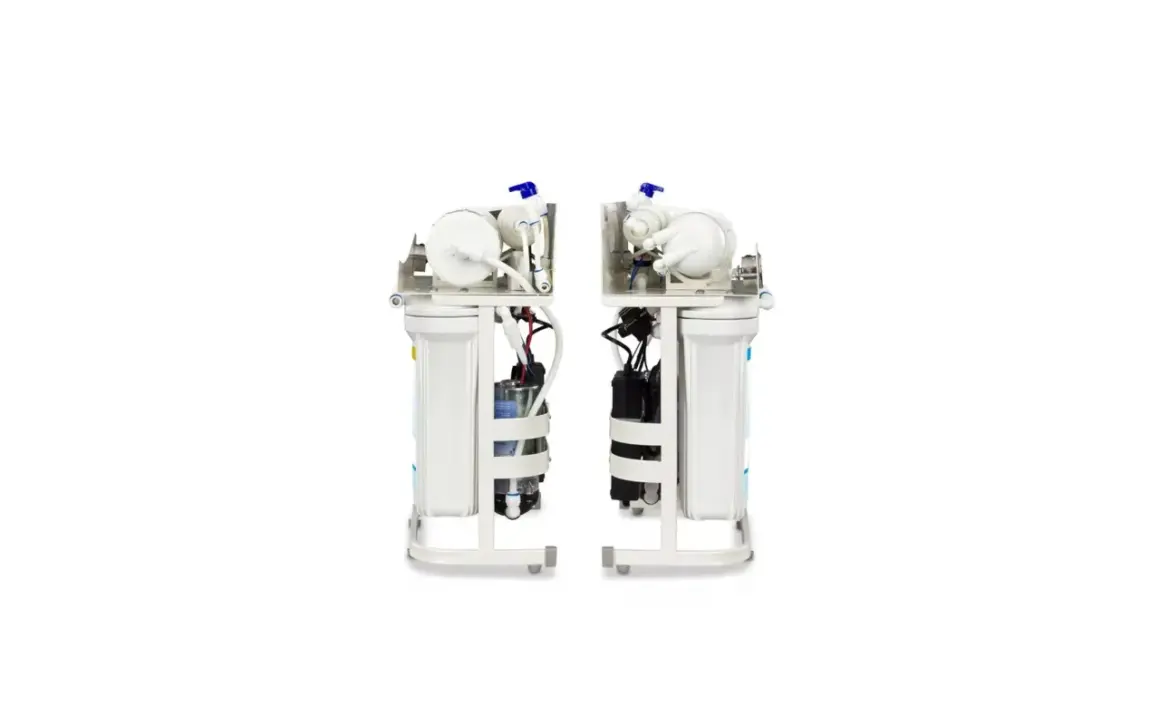 Système de filtration d'eau à osmose inverse, montrant les composants pour apprendre comment changer un filtre.