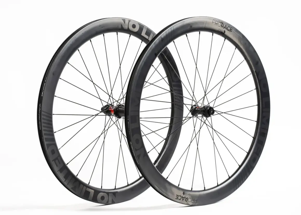 Szytki czy opony? Tubeless: wybierz idealne koła szosowe!