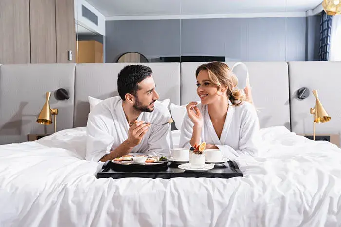 HB w hotelu: Co to jest? Wyjaśniamy pakiet Half Board